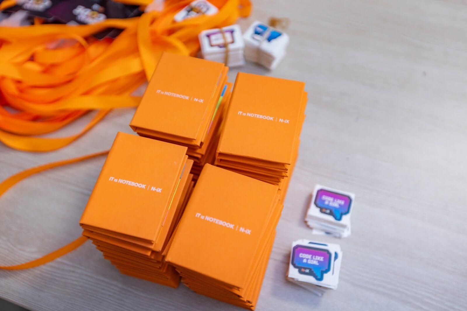 Kits de bienvenida de Break the Code 2025